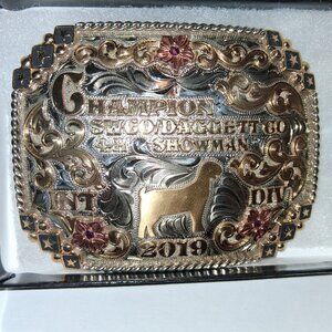 Goat buckle
